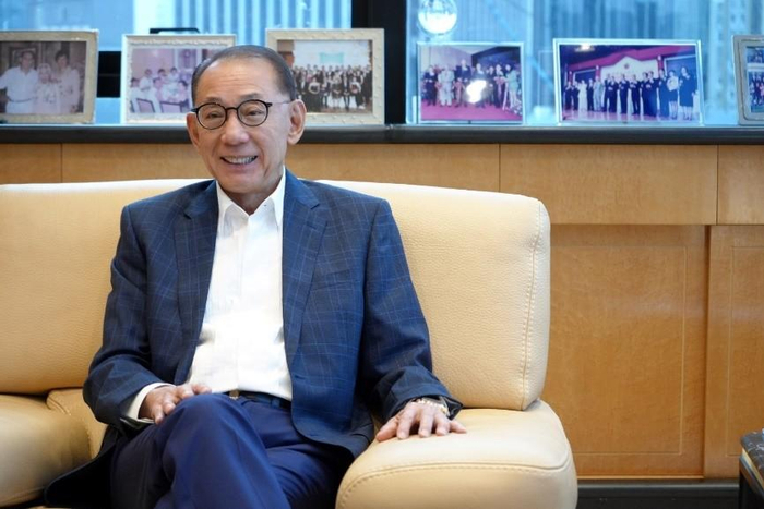 　　杨受成于香港第40届金像奖颁奖礼后接受采访