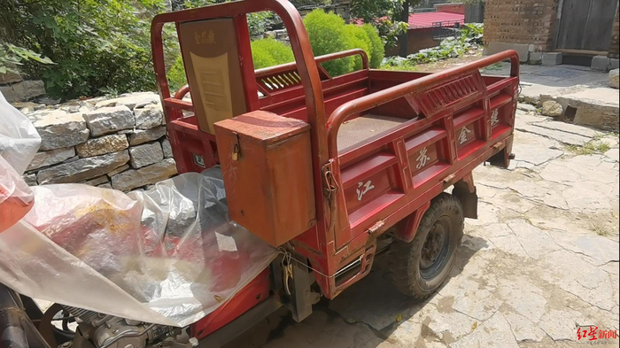 ▲“二舅”的三轮摩托