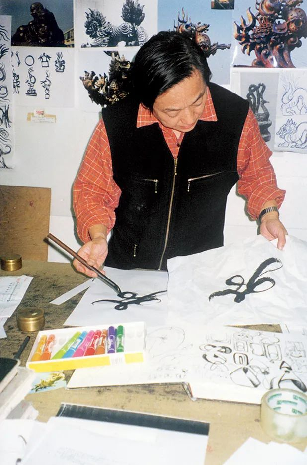 　　▲韩美林设计北京申奥标志