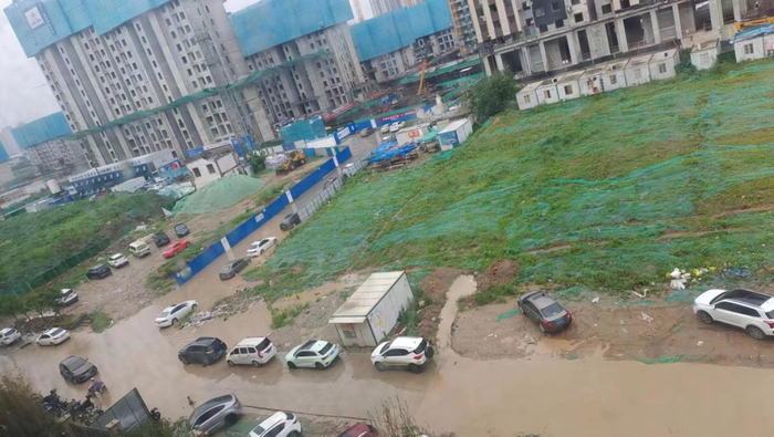 西咸新区沣东新城中南上悦城项目道路情况。