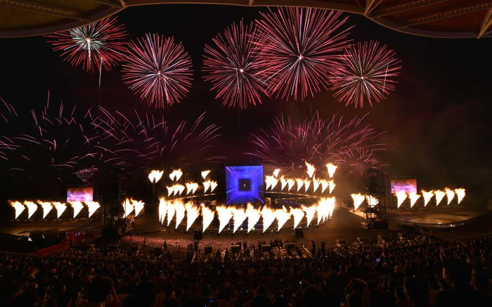 烟花秀现场。邓霞林摄