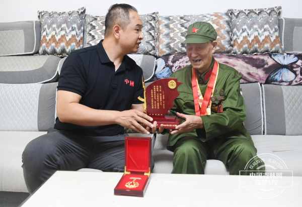 强国复兴有我·寻访老兵足迹丨老兵刘光明:始终坚持在战斗最前沿_手机新浪网