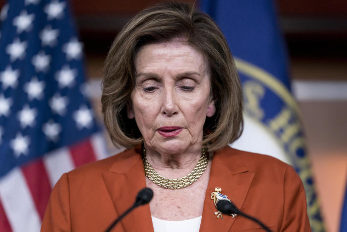 ↑南希·佩洛西