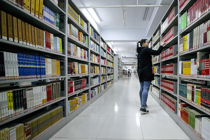 　　学校图书管环境