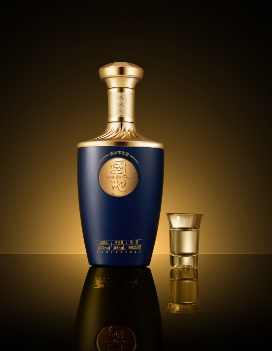 　　杏仁坚果香和粮食错于其间,酱香细腻