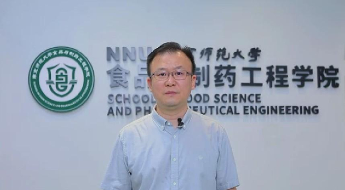 　　国家杰出青年基金获得者、南京师范大学食品与制药工程学院院长黄和