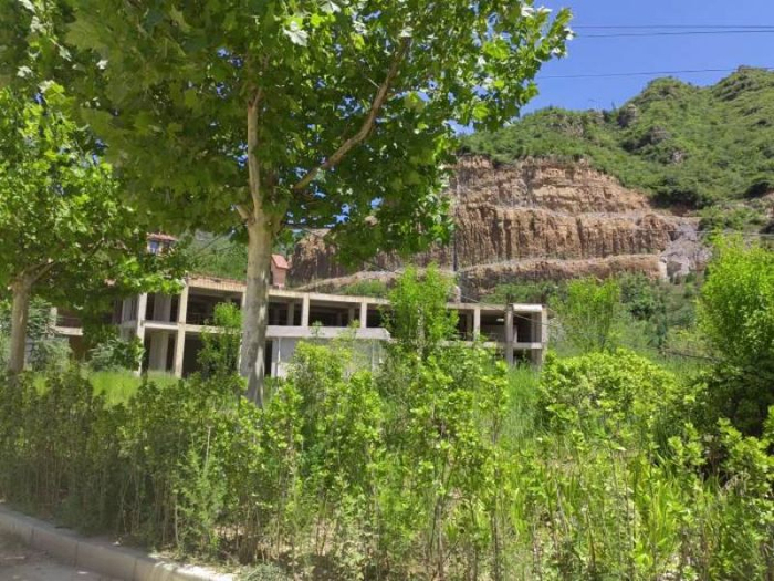 华银天鹅湖生态景区内某未完工建筑。 于丽丽 摄