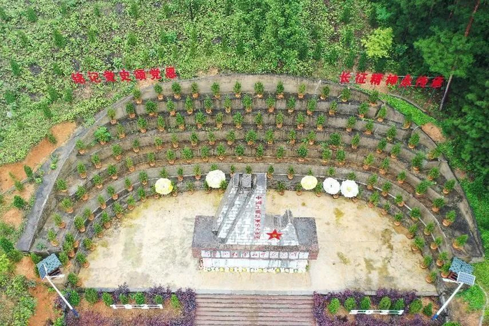 困牛山红军壮举纪念碑 刘勤兵 摄    图片来源：半月谈
