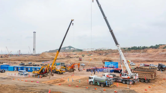 　　△ 42/26万吨/年苯酚丙酮装置、24万吨/年双酚A装置