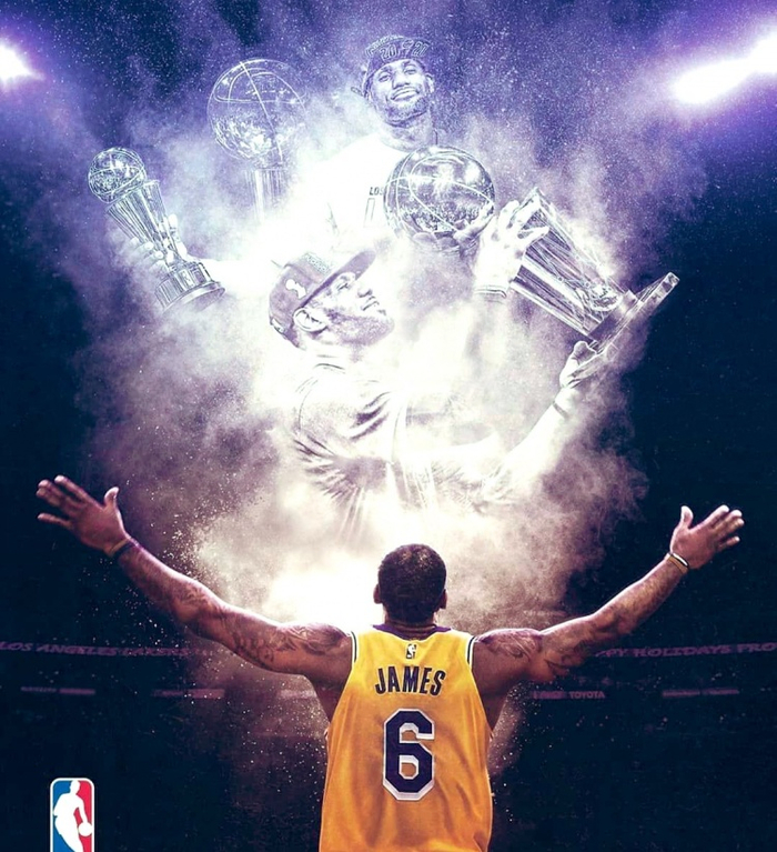 直播吧8月2日讯 一位网友晒出了精心制作的詹姆斯撒镁粉海报，并在其中融入了詹姆斯生涯的重要时刻。