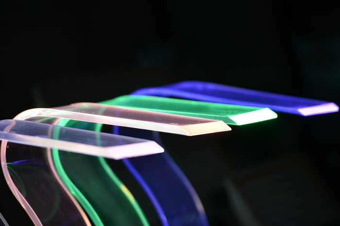 图为山西宇皓新型光学材料有限公司生产的光学材料产品