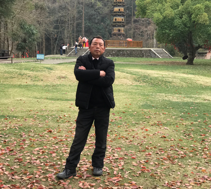 &nbsp;↑老何生活照