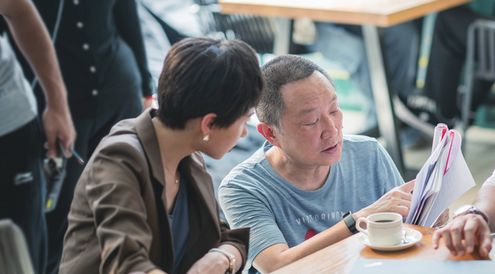 著名导演张黎接受《环球时报》专访:好作品要让人“有刺痛感”_手机新浪网