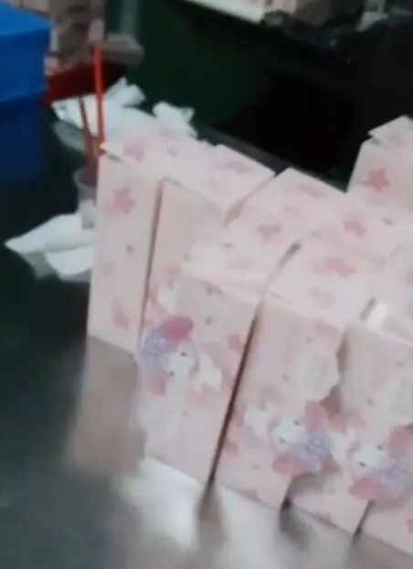 涉事车间工作场景 图片来源：视频截图