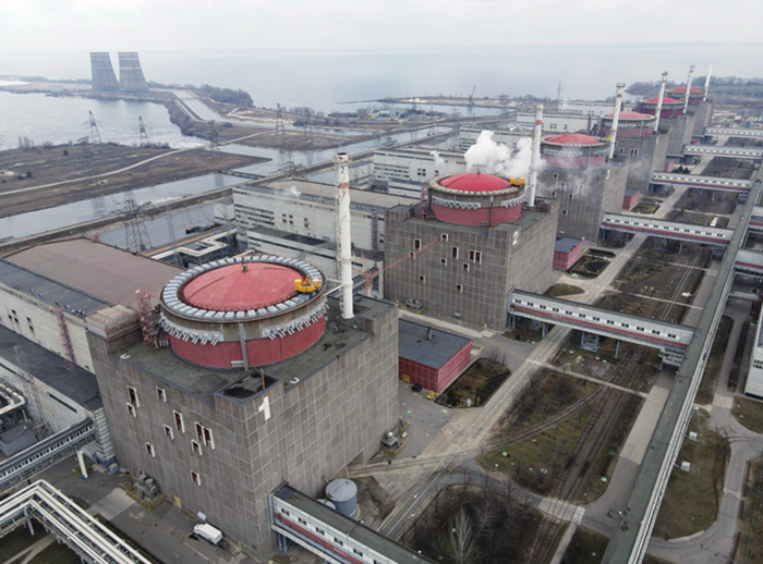 扎波罗热核电站位于乌克兰第聂伯河河畔。（视觉中国）