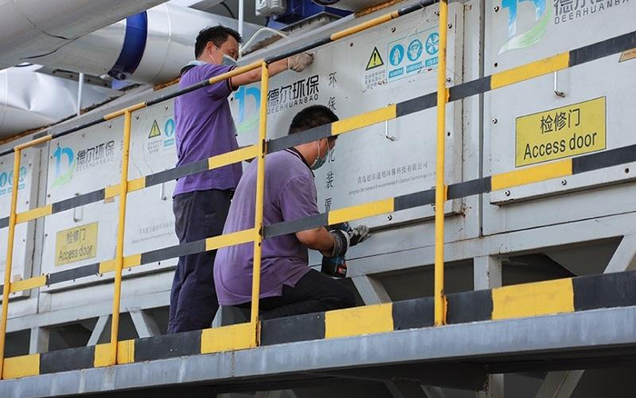 检查VOC废气设备运行情况。  企业供图