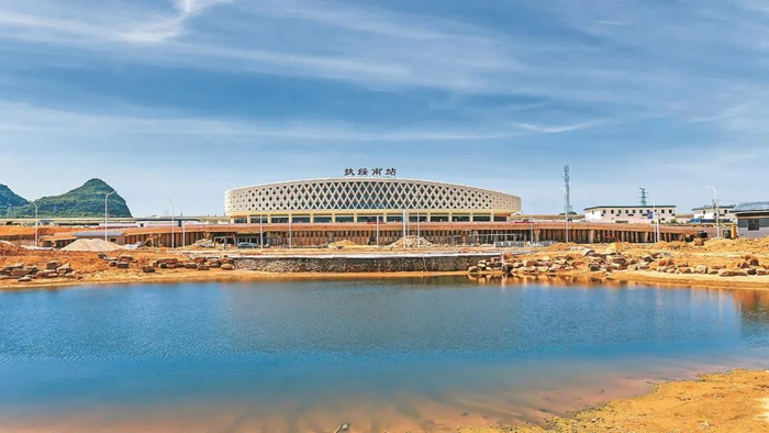 建设中的南崇城际铁路扶绥南站。 本报记者 陆世涛 摄