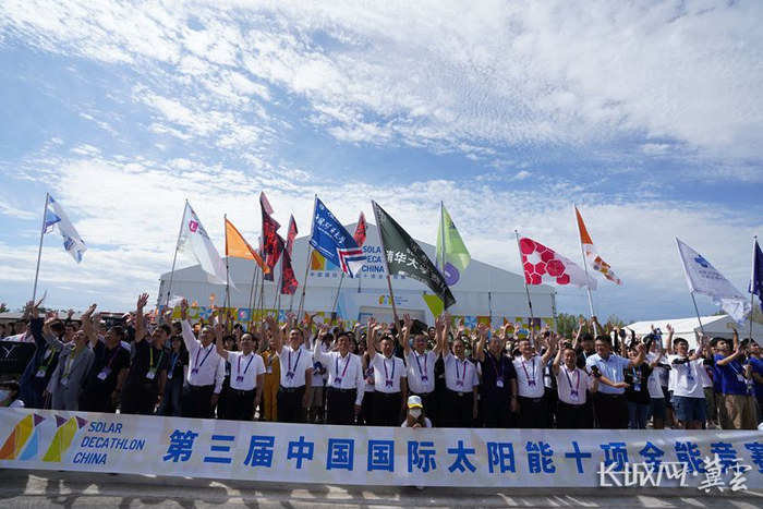 合影留念。长城网·冀云客户端记者 郑世繁 摄