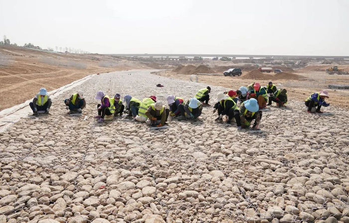 滹沱河生态修复三期工程工地。新华社记者 杨世尧 摄