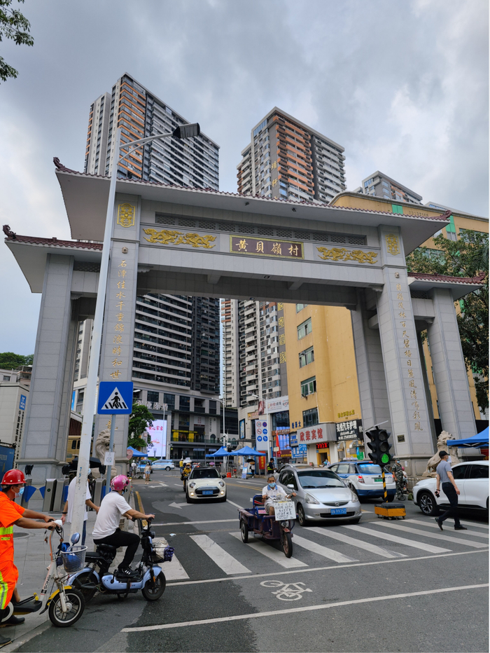 △黄贝岭村牌坊。总台央广中国之声记者管昕摄