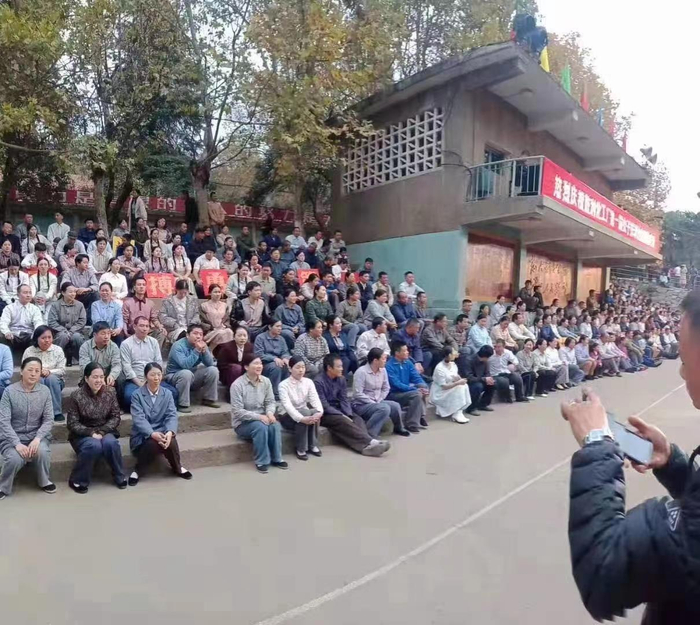 《你好，李焕英》排球比赛戏份，协拍找来众多群演。受访者供图