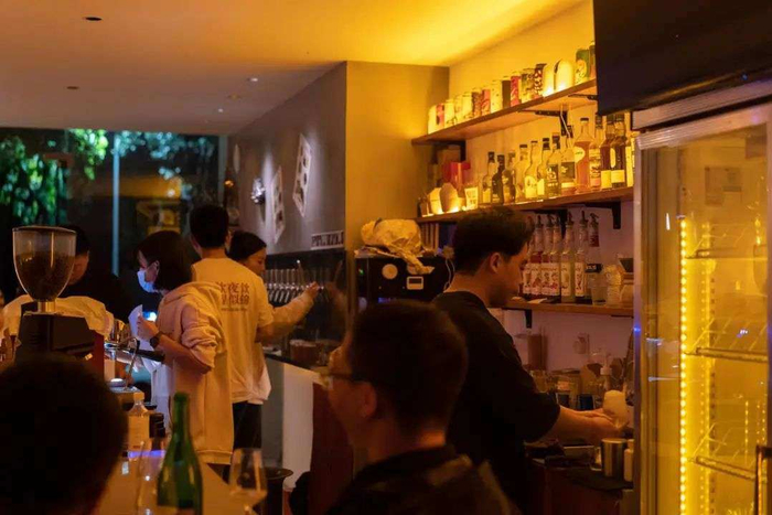 BACK FUTURE兼卖咖啡和威士忌  受访者供图 