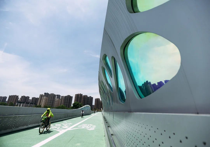 2022年5月9日，成都绕城天府绿道上的骑行者。图片来源：每经记者 张建 摄