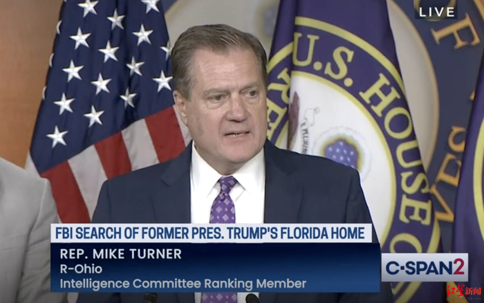 ↑迈克·特纳表示，已致信FBI局长，要求披露利用“线人”的过程