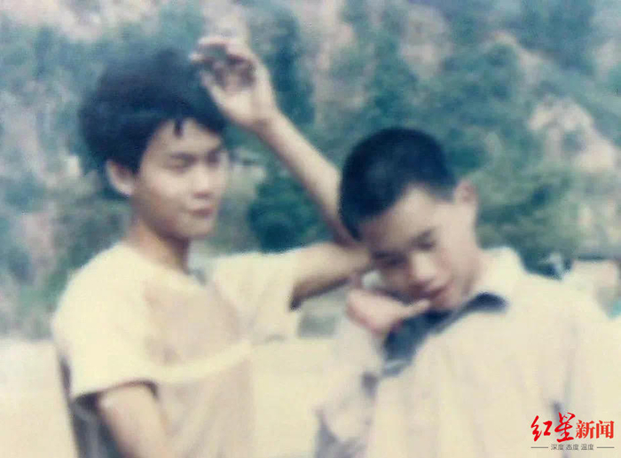 ↑唐尚珺和何汉立中学时期