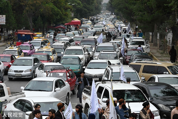 8月15日，阿富汗首都喀布尔，美国驻喀布尔大使馆附近的街道。图源：视觉中国