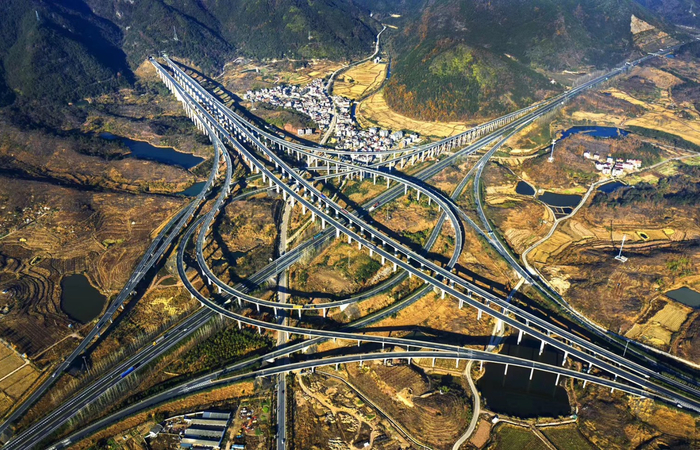 （国开行浙江省分行支持的诸永高速公路融资再安排贷款项目）