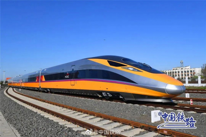 雅万高铁综合检测列车8月初在青岛下线  图：中国铁路微博