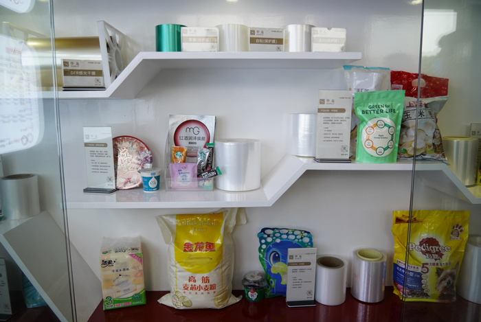 △华龙膜材是很多知名品牌的包装袋生产商。