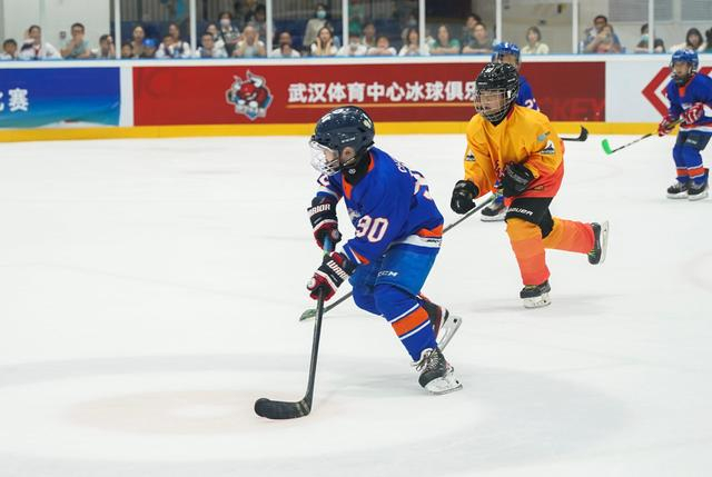 冰球首次成为湖北省运会比赛项目。 武汉市冰雪运动协会供图