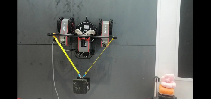 船舶除锈机器人。&nbsp; 新京报记者 叶红梅 摄