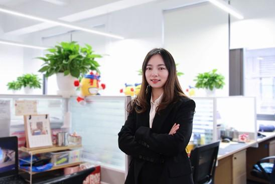 　　上图：易鑫资产管理部重点服务组经理郭音