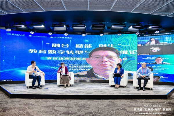 　　成都市教育科学研究院院长罗清红