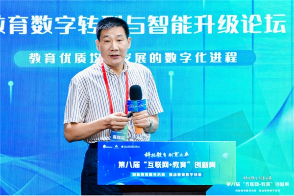 　　北京师范大学教育学部教授、博士生导师，北京师范大学教育学部慕课发展中心主任李玉顺