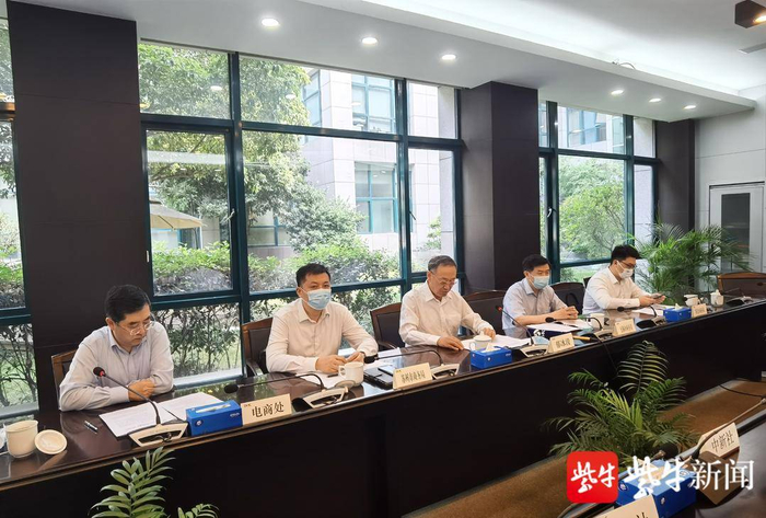 图为新闻发布会现场