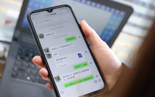 　　上图：易鑫收到来自民政部门领导的认可