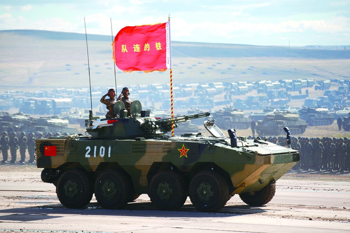 中国国防部网站17日发布消息说，中国人民解放军近期将抽组部分兵力赴俄罗斯参加“东方-2022”演习。图为中方参加“东方-2018”战略演习资料图。 （中新社）