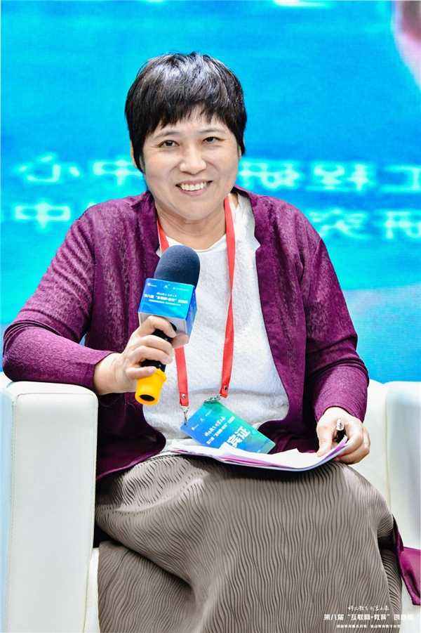 　　北京师范大学中国基础教育质量监测协同创新中心教授、博士生导师梁威