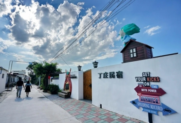 村庄街道干净整洁，环境优美。