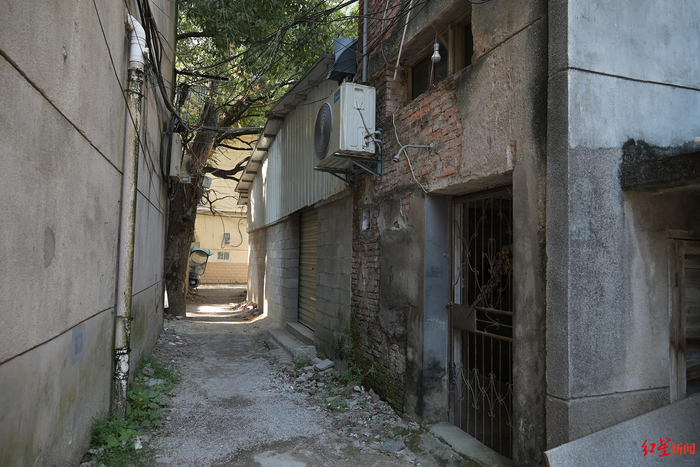 &nbsp;↑当年案发的冰棒厂外墙。