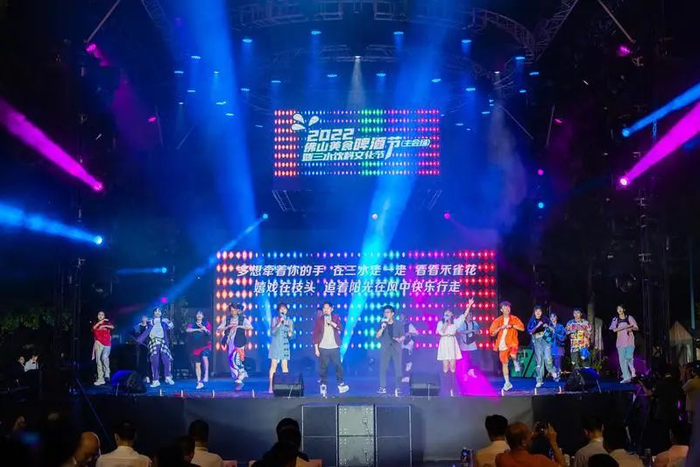 2022佛山美食啤酒节暨三水饮料文化节在文塔公园开幕，现场歌舞表演精彩纷呈。王澍/摄