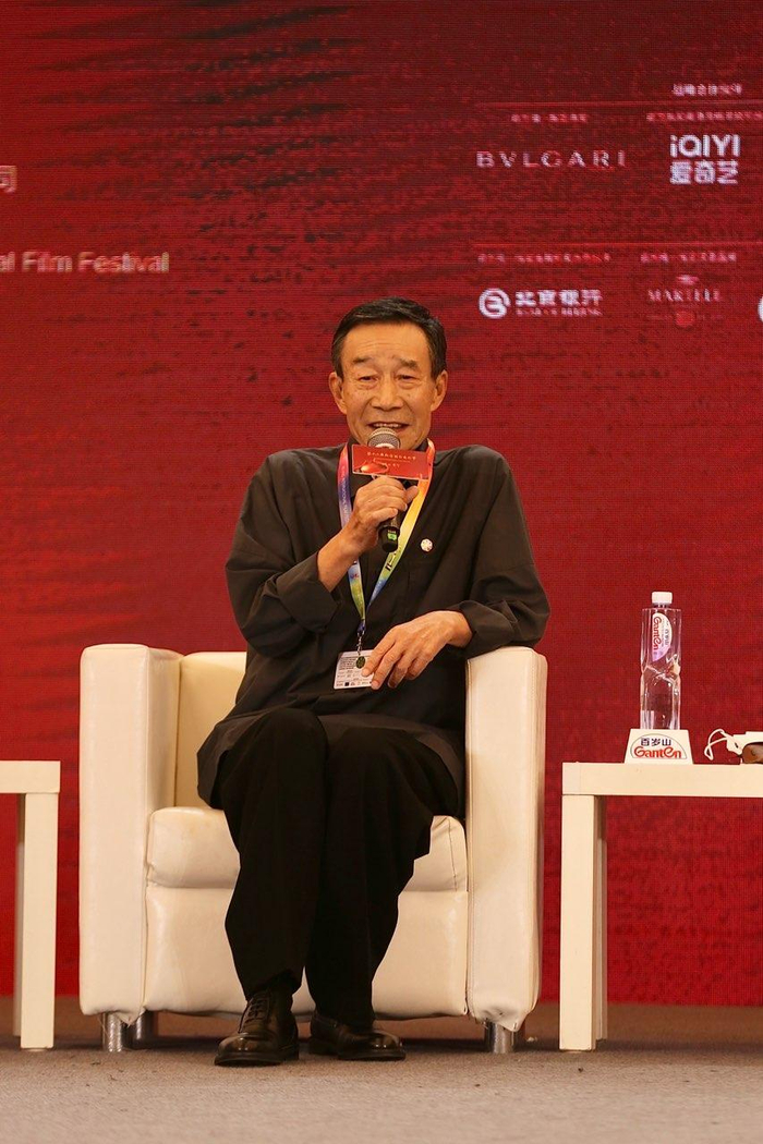 李雪健在现场发言。  