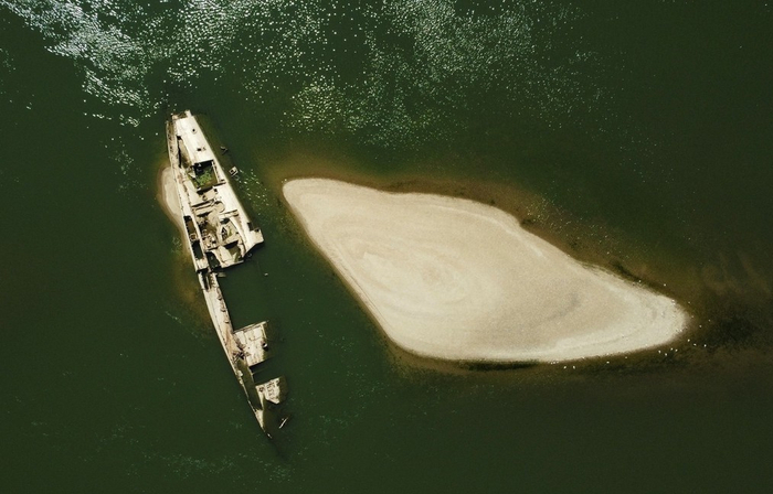 　8月18日，纳粹德国军舰露出多瑙河水面