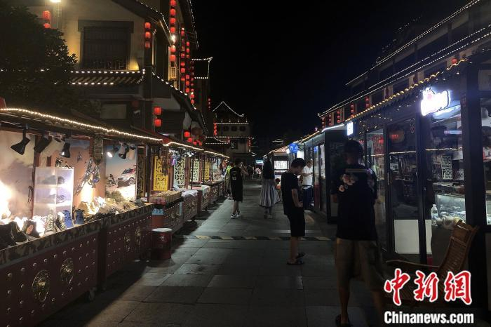 户部山步行街。吴家驹 摄