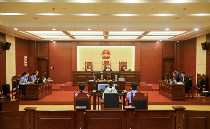 ▲劳荣枝涉嫌犯故意杀人罪、抢劫罪、绑架罪上诉一案庭审现场。图源：江西省高级人民法院