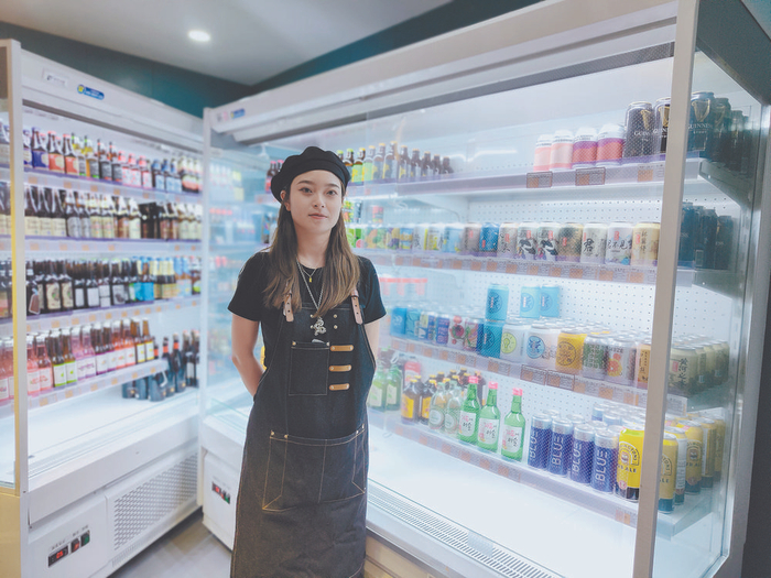     西部＆公路商店新推出的自选酒吧模式。本报记者 贾泓 摄